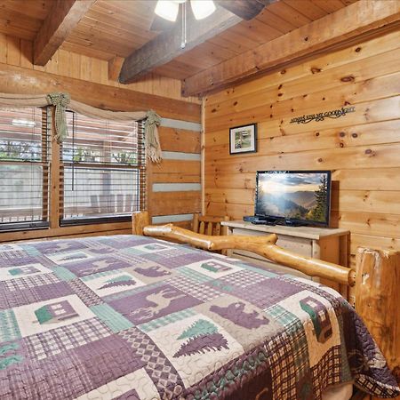 A Charming Cabin, Pool, Firepit, Hot Tub-Jacuzzi Гатлінбург Екстер'єр фото