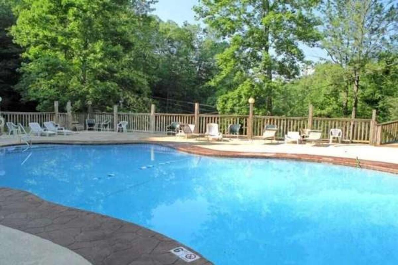 A Charming Cabin, Pool, Firepit, Hot Tub-Jacuzzi Гатлінбург Екстер'єр фото